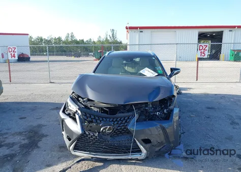 2022 Lexus Ux 200 z USA, uszkodzony, nr VIN JTHX3JBH3N2051968